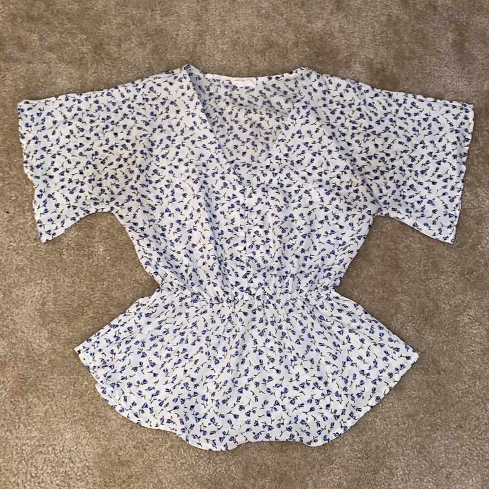 Ladies Sienna Sky Size X-Small White and Blue Floral Blouse V-Neck